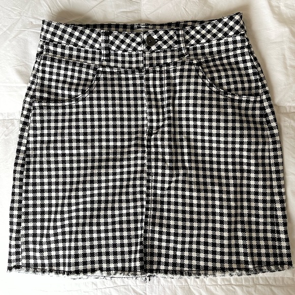 Stretchy checkered skirt (never worn) - Picture 1 of 4